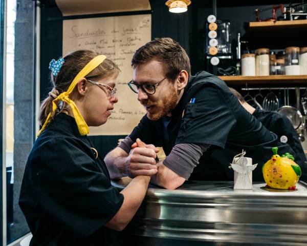 Café Joyeux : reportage plein d'espérance avec nos coffee shops en faveur du handicap mental et cognitif