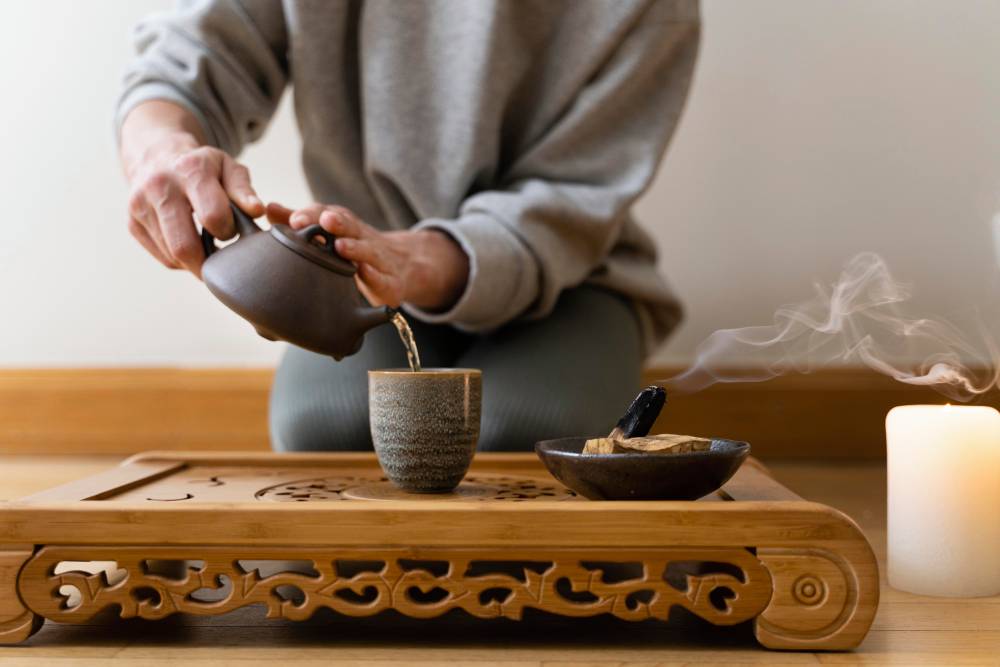 Véritable culte dès son apparition, le thé, rituel du quotidien - Café Joyeux