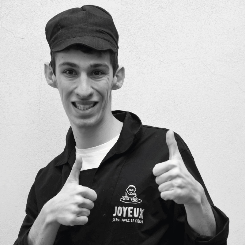 Café Joyeux : Vianney, happy team member at the coffee shop in Rennes, rue Vasselot