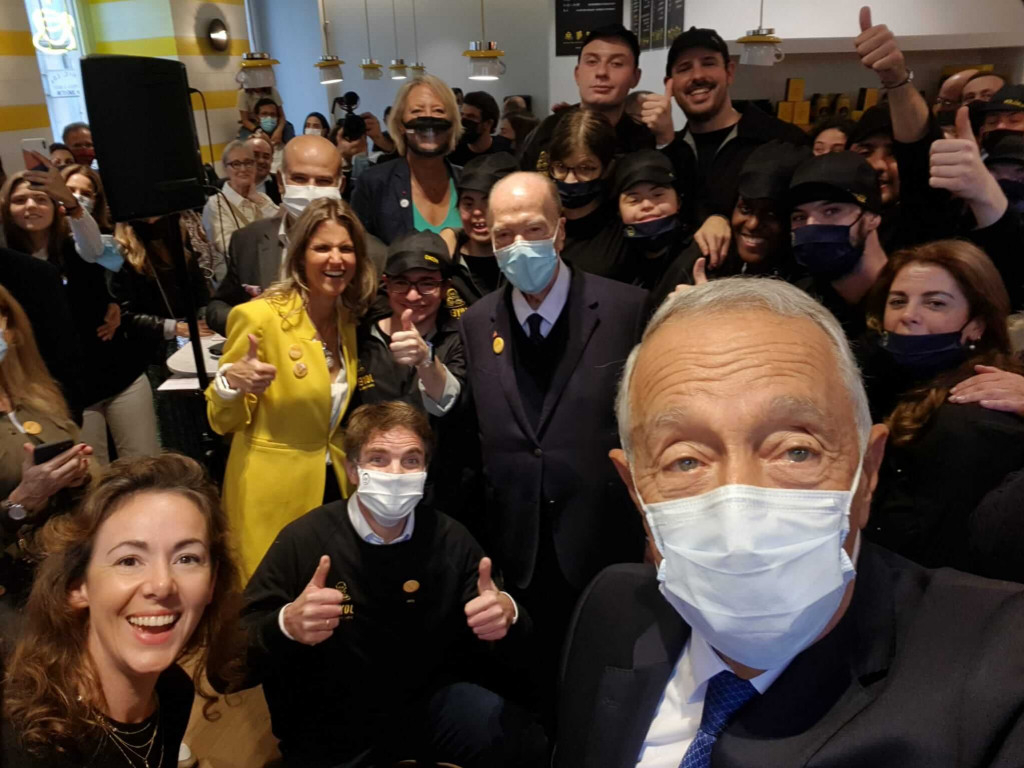 Café Joyeux : inauguration à Lisbonne du café restaurant solidaire et inclusif en faveur du handicap par le président portugais Marcelo Rebelo de Sousa