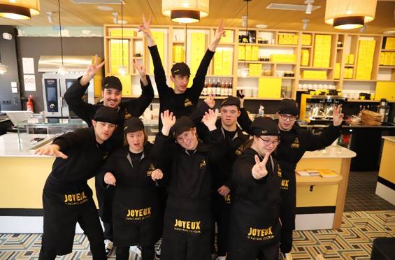 Café Joyeux : les joyeux équipiers de Lyon, rue Ferrandière vous accueillent avec joie