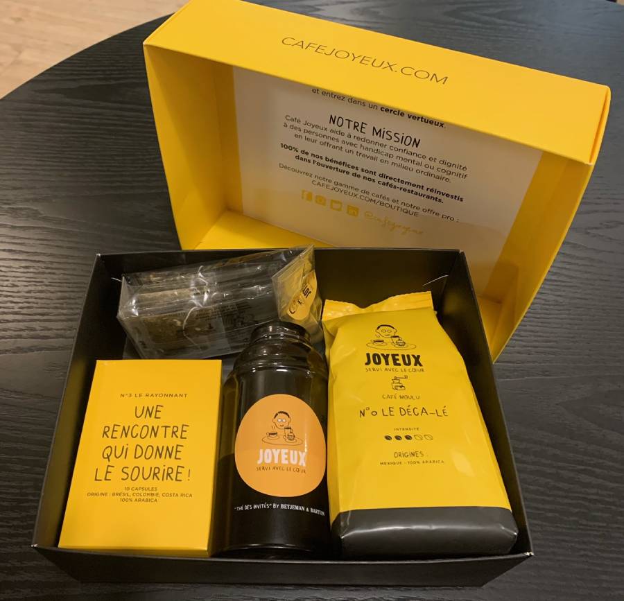 Café joyeux : offrir un coffret de Noel 2022, café de spécialités en grains, moulus, capsules, mais aussi thés et tisanes de qualité